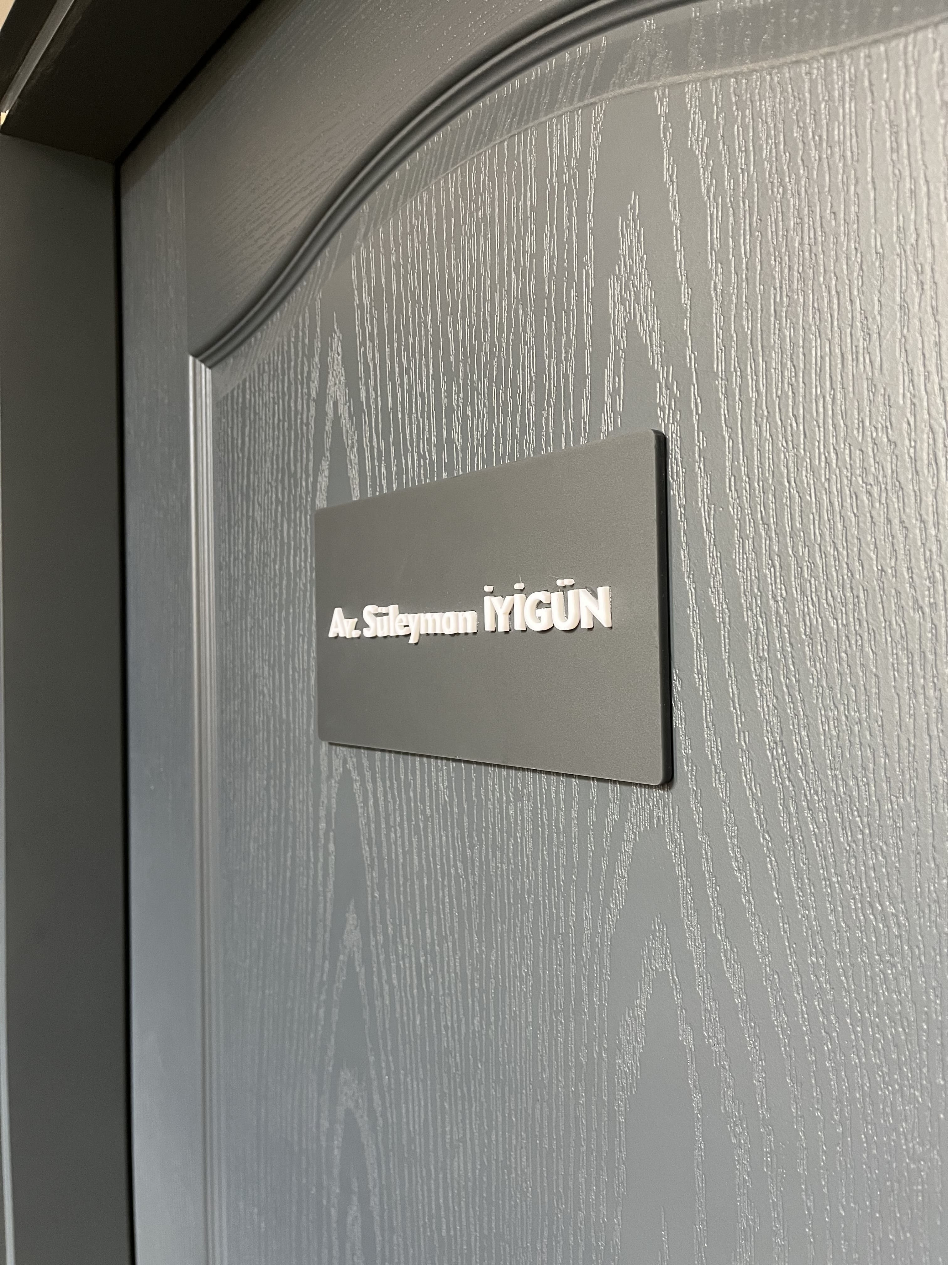 İyigün & Akgün Avukatlık Kapı İsimliği